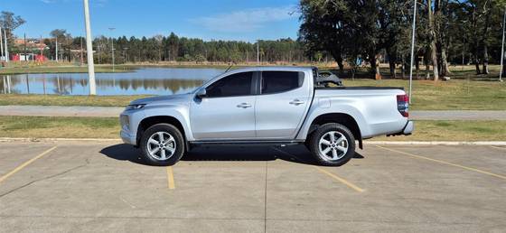 MITSUBISHI L200 TRITON 2.4 16V TURBO DIESEL GLS CD 4X4 AUTOMÁTICO MITSUBISHI L200 TRITON 2.4 16V TURBO DIESEL GLS CD 4X4 AUTOMÁTICO
